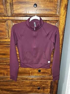 Vuori Nwots Womens Halo Mini Track Jacket! Cerise! Sokd Out Color! Sz XS. Beauty